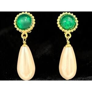 Vintage Chanel Green Gripoix Glass Pearl Drop Clip On Earrings France 1994
